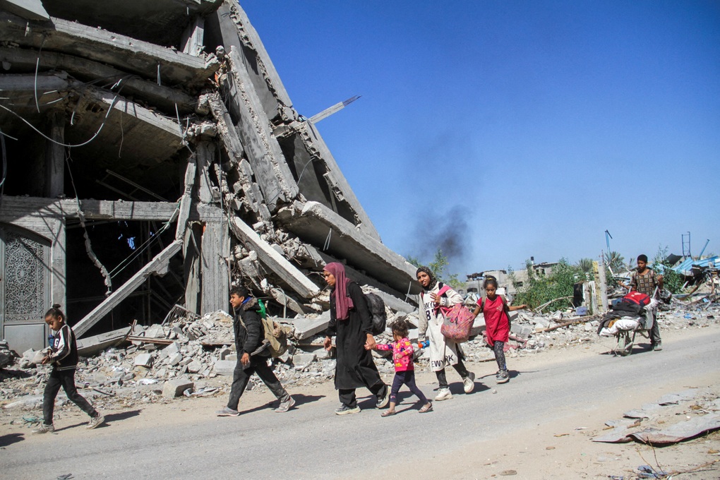 Israel tăng cường ném bom vào trung tâm Gaza, ít nhất 26 người thiệt mạng - 1