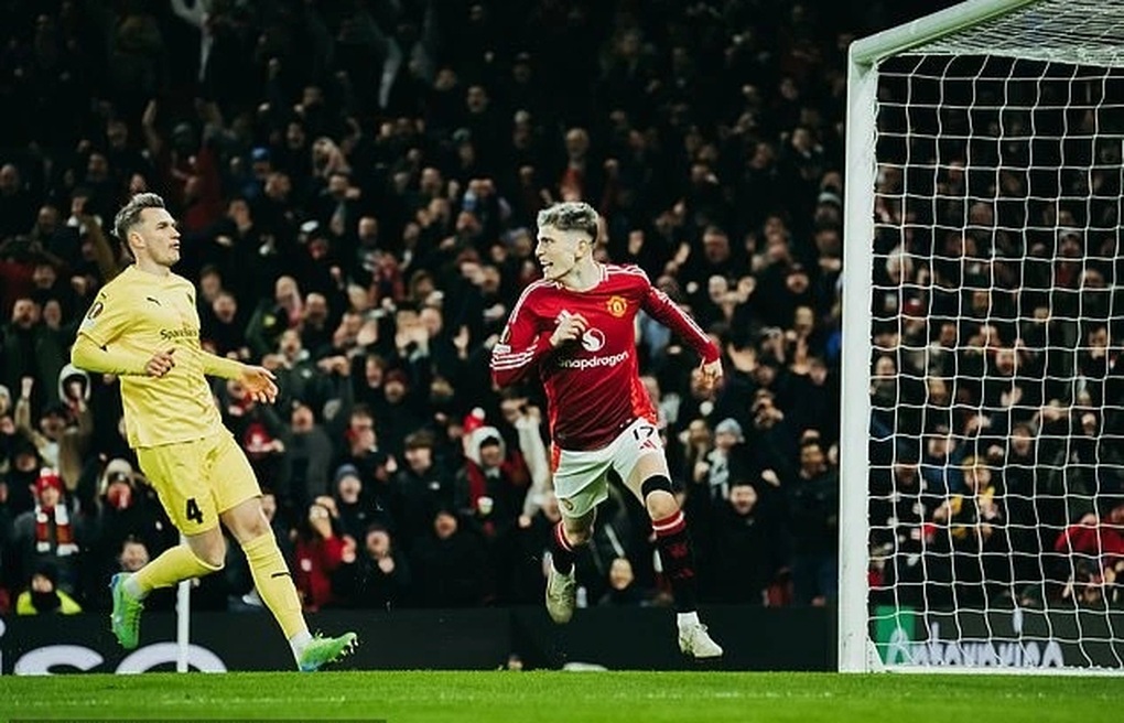 HLV Amorim nói điều đặc biệt sau chiến thắng đầu tiên với Man Utd - 1